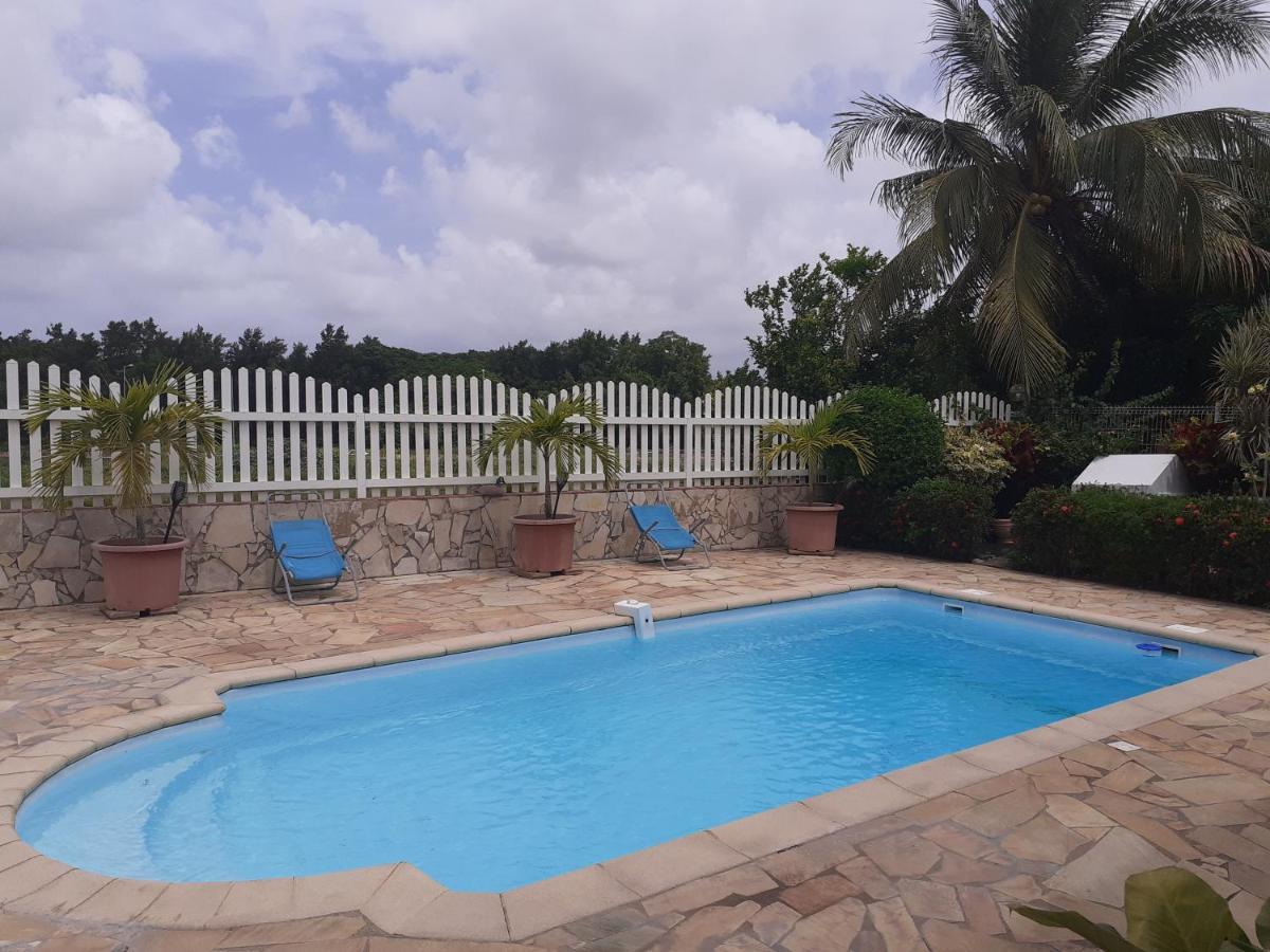 La Suite Odile Piscine Le Lamentin Ruang foto